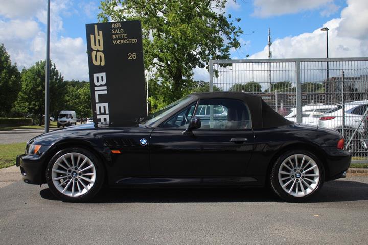 Sort BMW Z3 fra 1996 set udefra