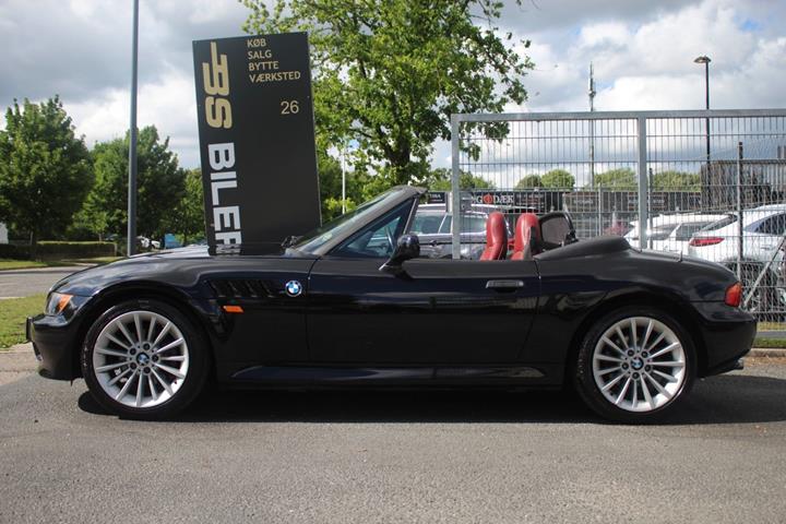 Sort BMW Z3 fra 1996 set udefra