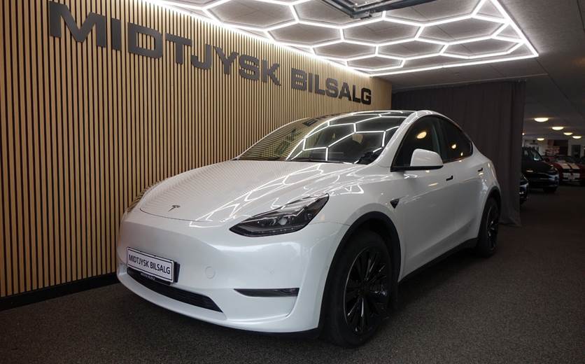 Tesla Model Y Long Range AWD
