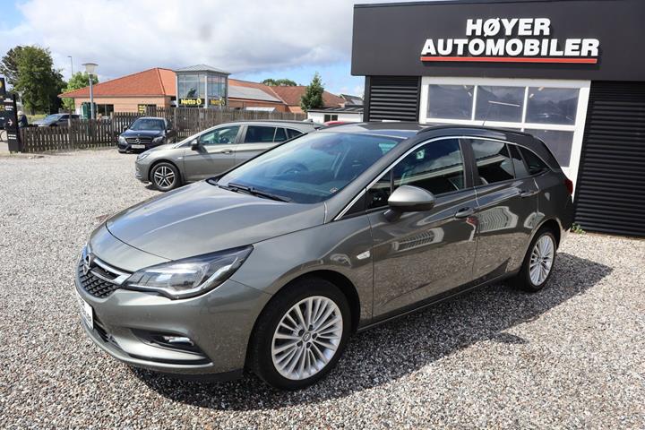 Grå Opel Astra fra 2019 set udefra