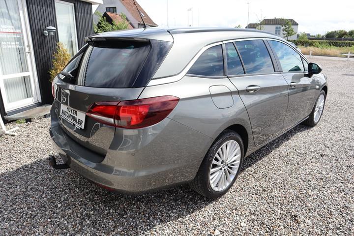 Grå Opel Astra fra 2019