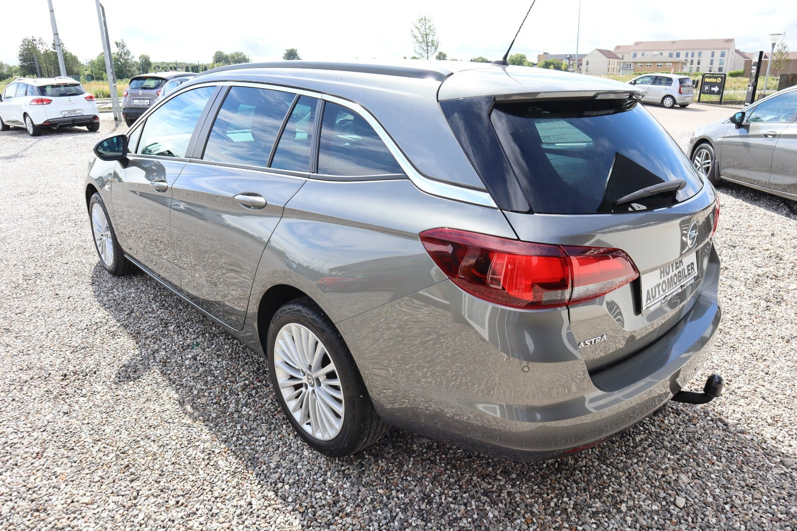 Grå Opel Astra fra 2019