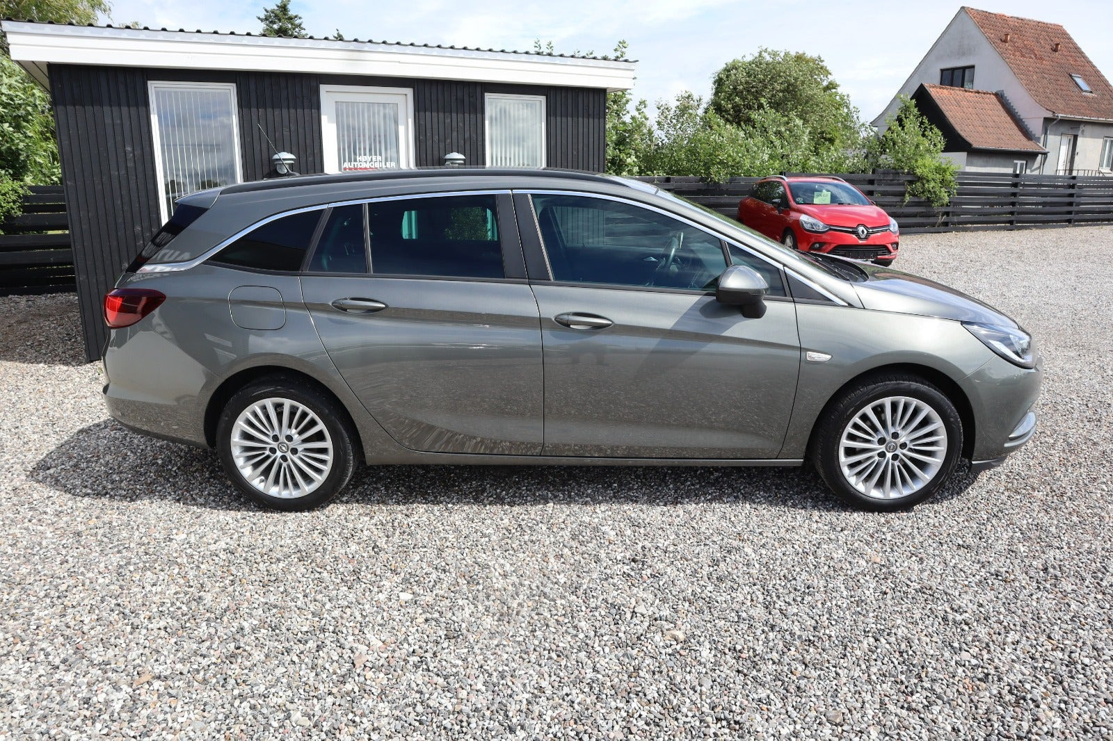 Grå Opel Astra fra 2019