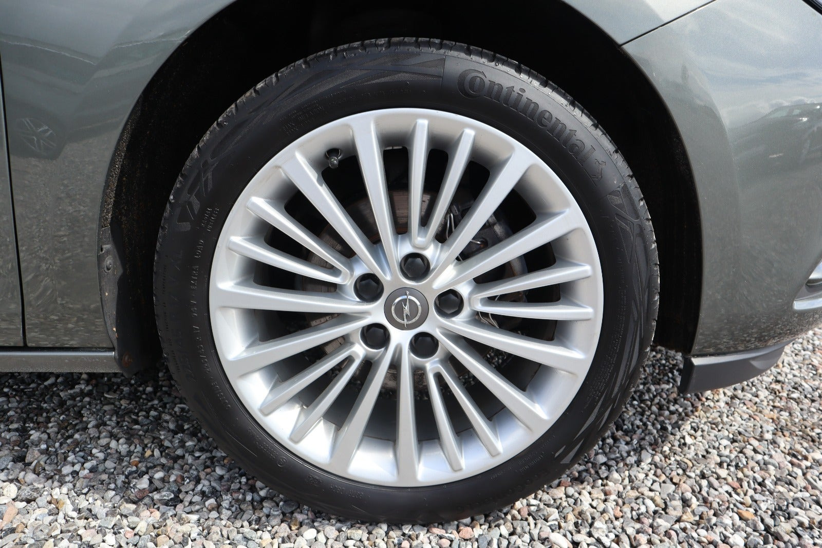 Grå Opel Astra fra 2019