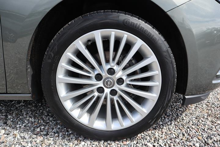 Grå Opel Astra fra 2019