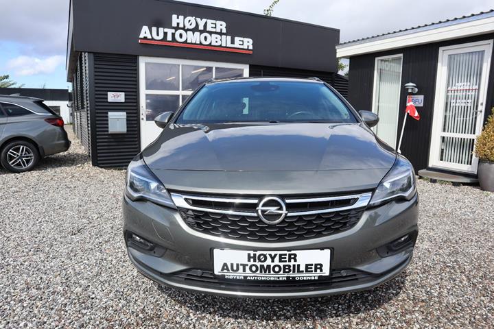 Grå Opel Astra fra 2019