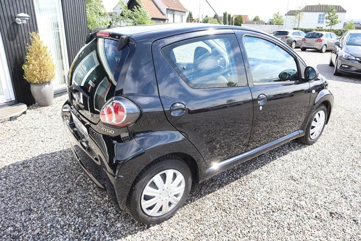 Sort Toyota Aygo fra 2012