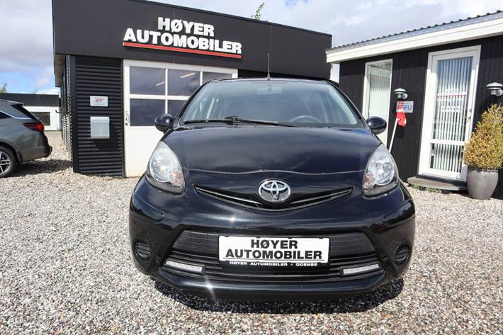 Sort Toyota Aygo fra 2012