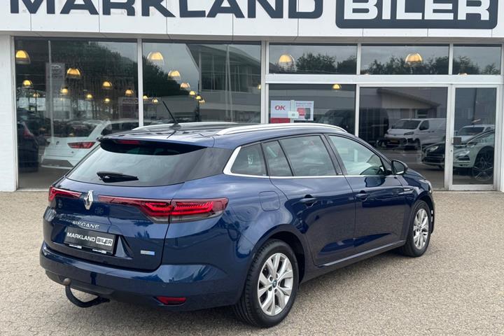 Blå Renault Megane IV fra 2021