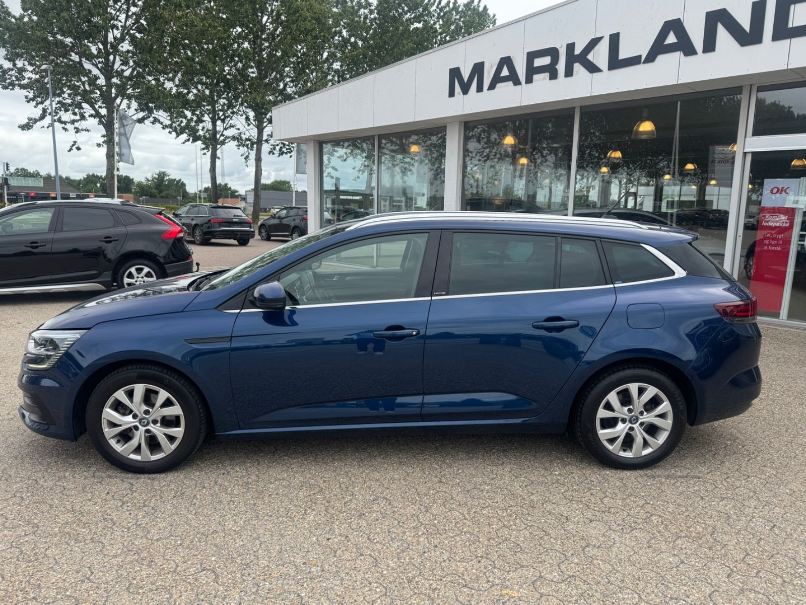 Blå Renault Megane IV fra 2021