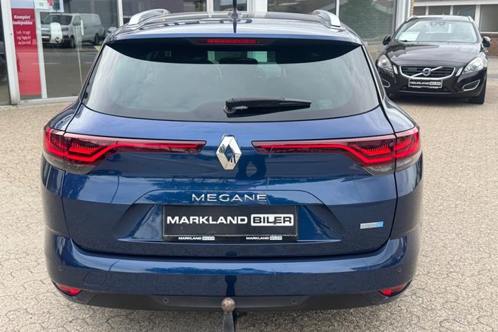 Blå Renault Megane IV fra 2021