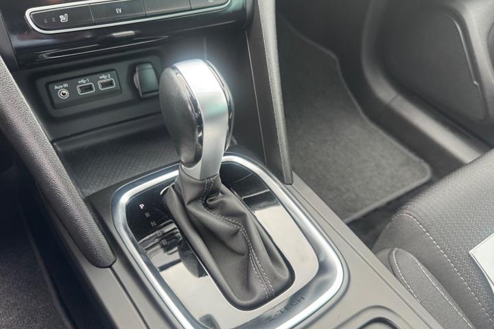 Blå Renault Megane IV fra 2021