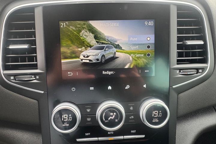 Blå Renault Megane IV fra 2021