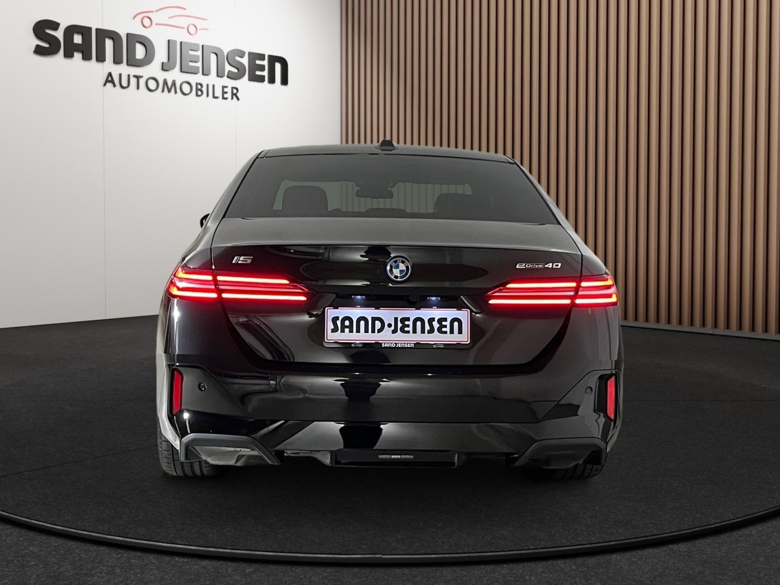 Sort BMW i5 fra 2026