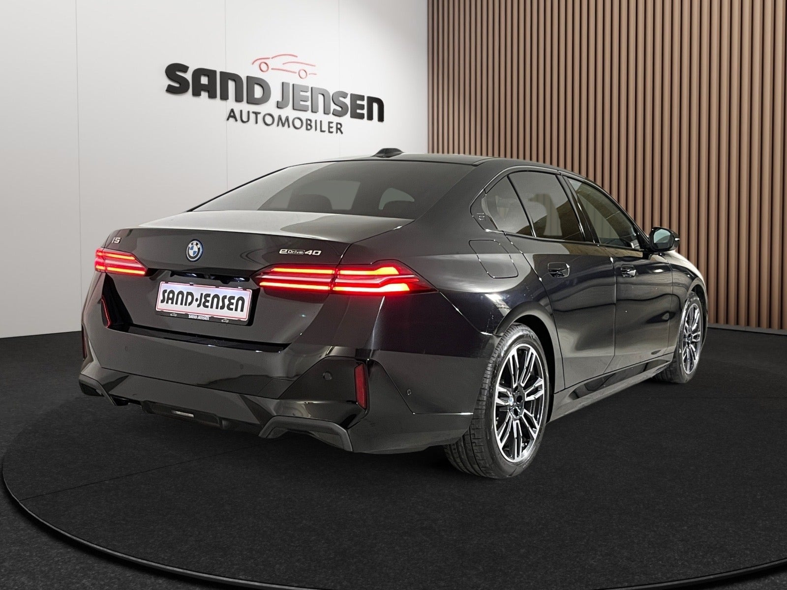 Sort BMW i5 fra 2026