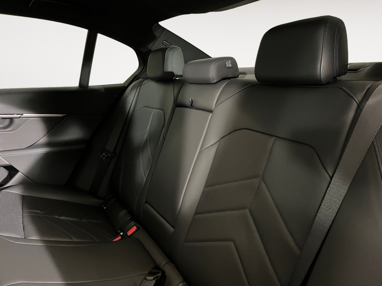 Sort BMW i5 fra 2026