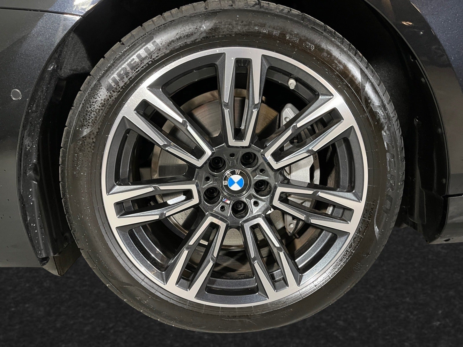 Sort BMW i5 fra 2026