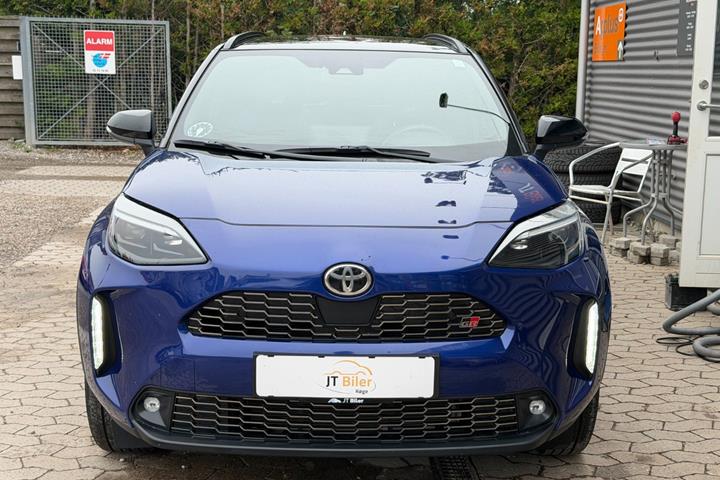 Blå Toyota Yaris Cross fra 2022