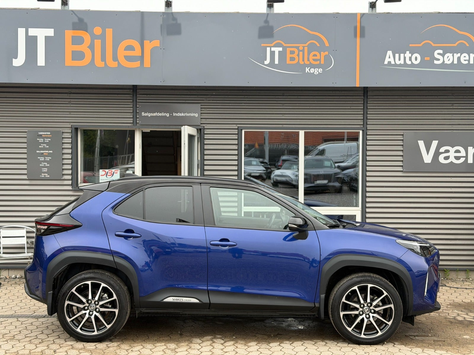 Blå Toyota Yaris Cross fra 2022
