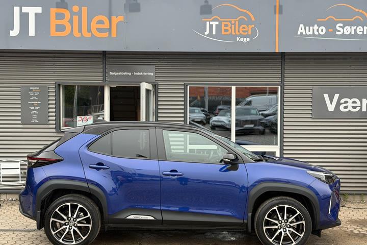 Blå Toyota Yaris Cross fra 2022