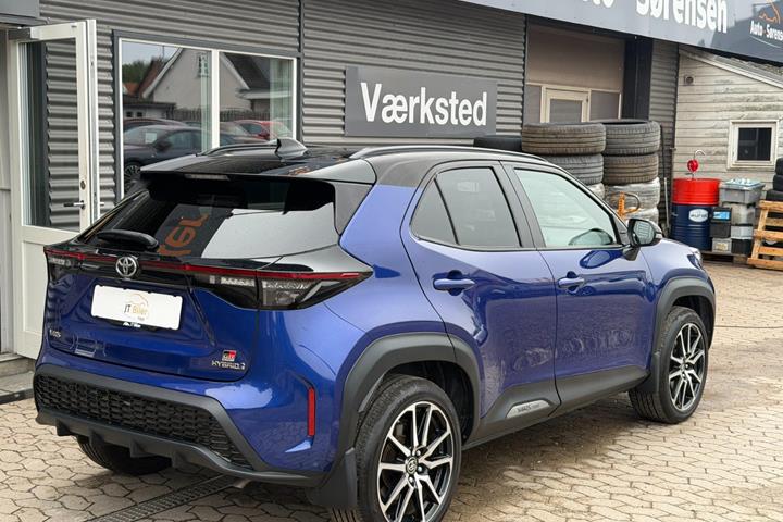 Blå Toyota Yaris Cross fra 2022