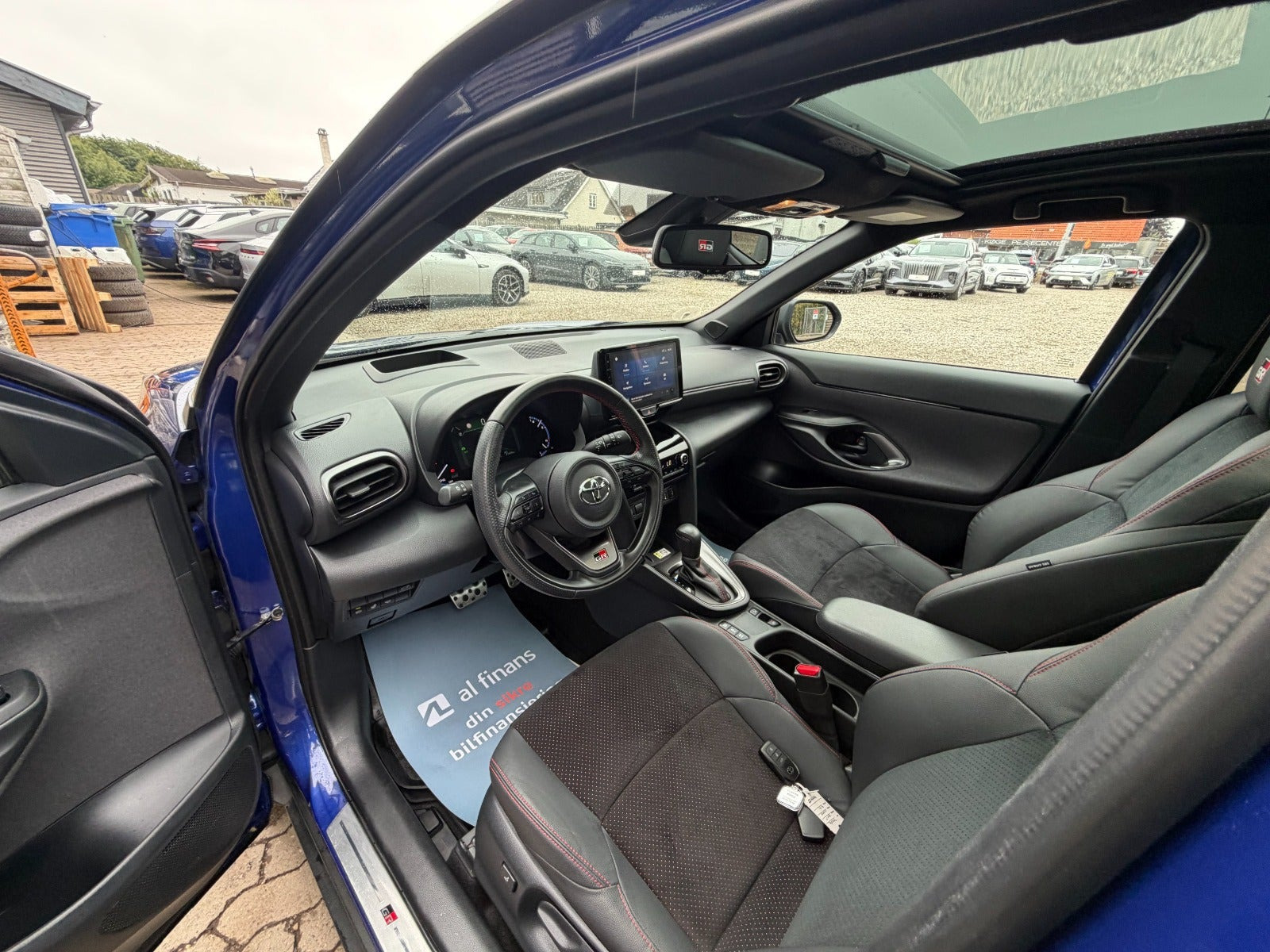Blå Toyota Yaris Cross fra 2022