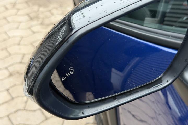 Blå Toyota Yaris Cross fra 2022