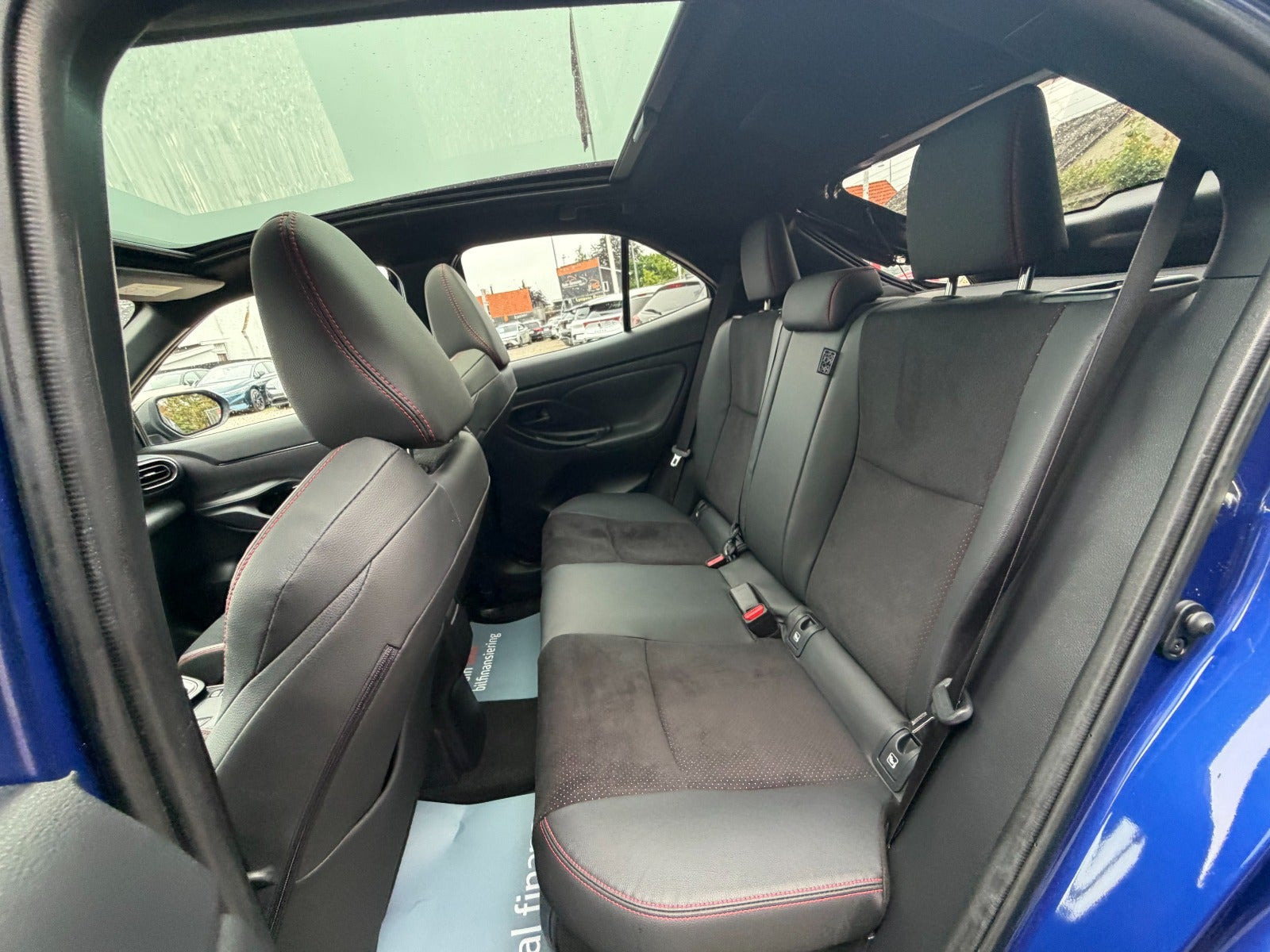 Blå Toyota Yaris Cross fra 2022