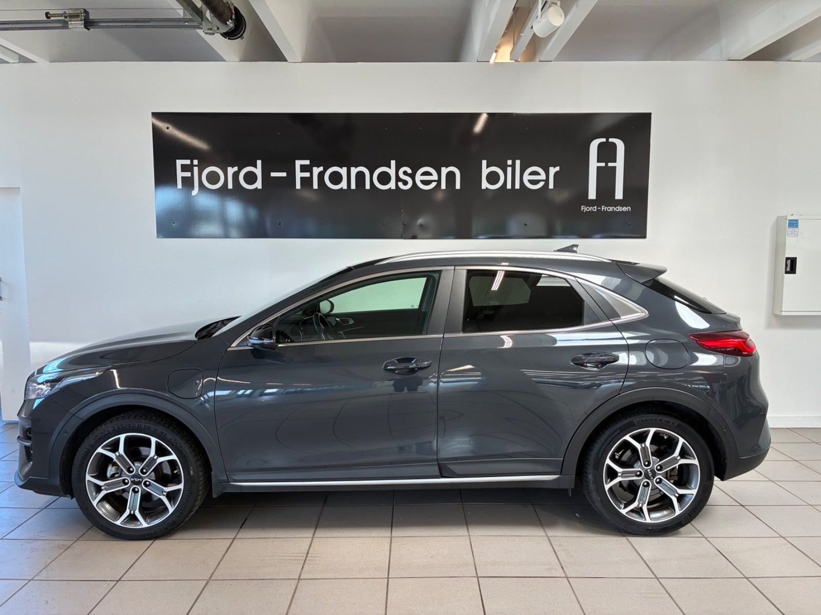 Grå Kia XCeed fra 2022
