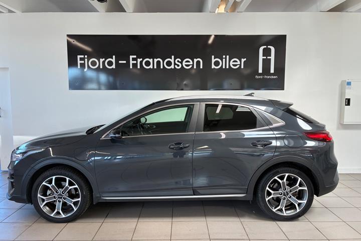 Grå Kia XCeed fra 2022