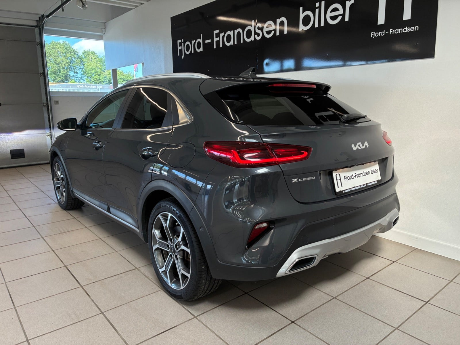Grå Kia XCeed fra 2022