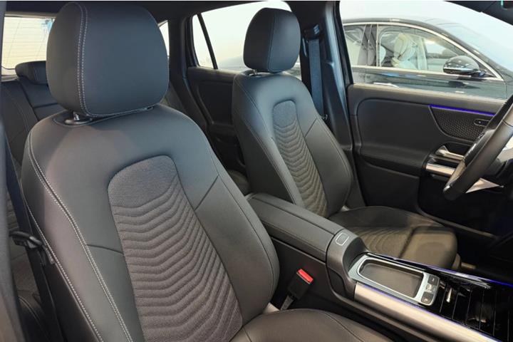 Sort Mercedes EQA250+ fra 2025