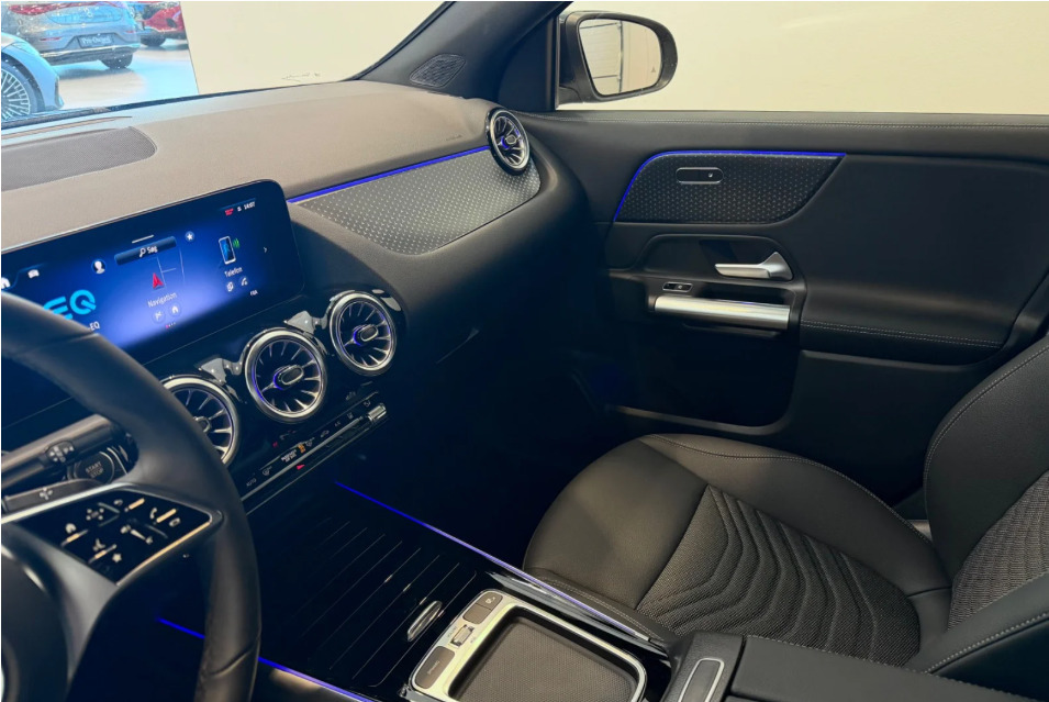 Sort Mercedes EQA250+ fra 2025