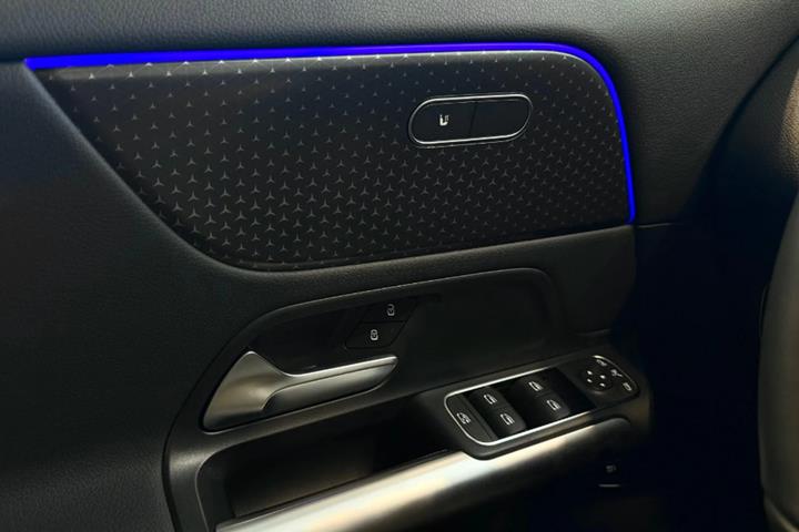 Sort Mercedes EQA250+ fra 2025