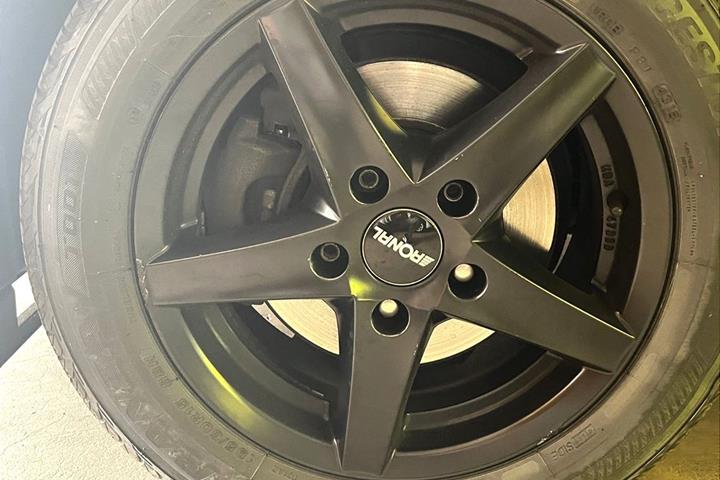 Sort Toyota Auris fra 2014