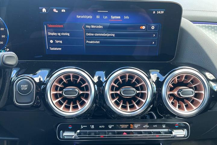 Hvid Mercedes EQA 250 fra 2025
