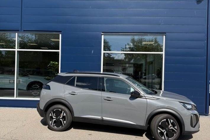 Grå Peugeot 2008 fra 2024