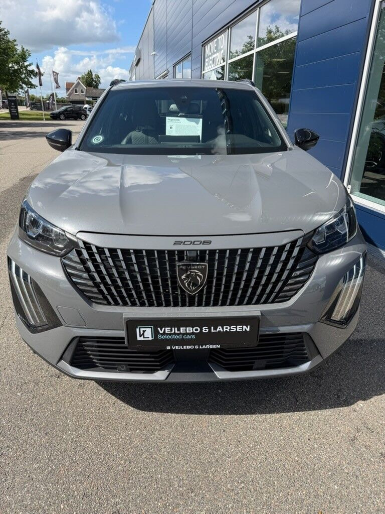 Grå Peugeot 2008 fra 2024