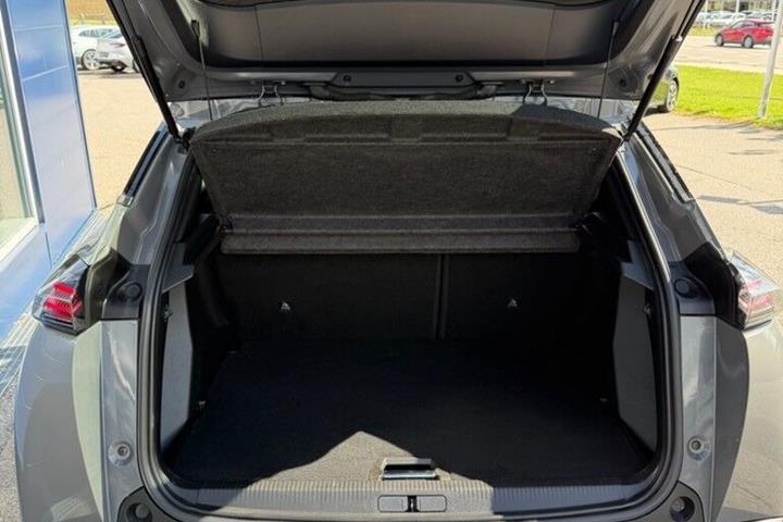 Grå Peugeot 2008 fra 2024