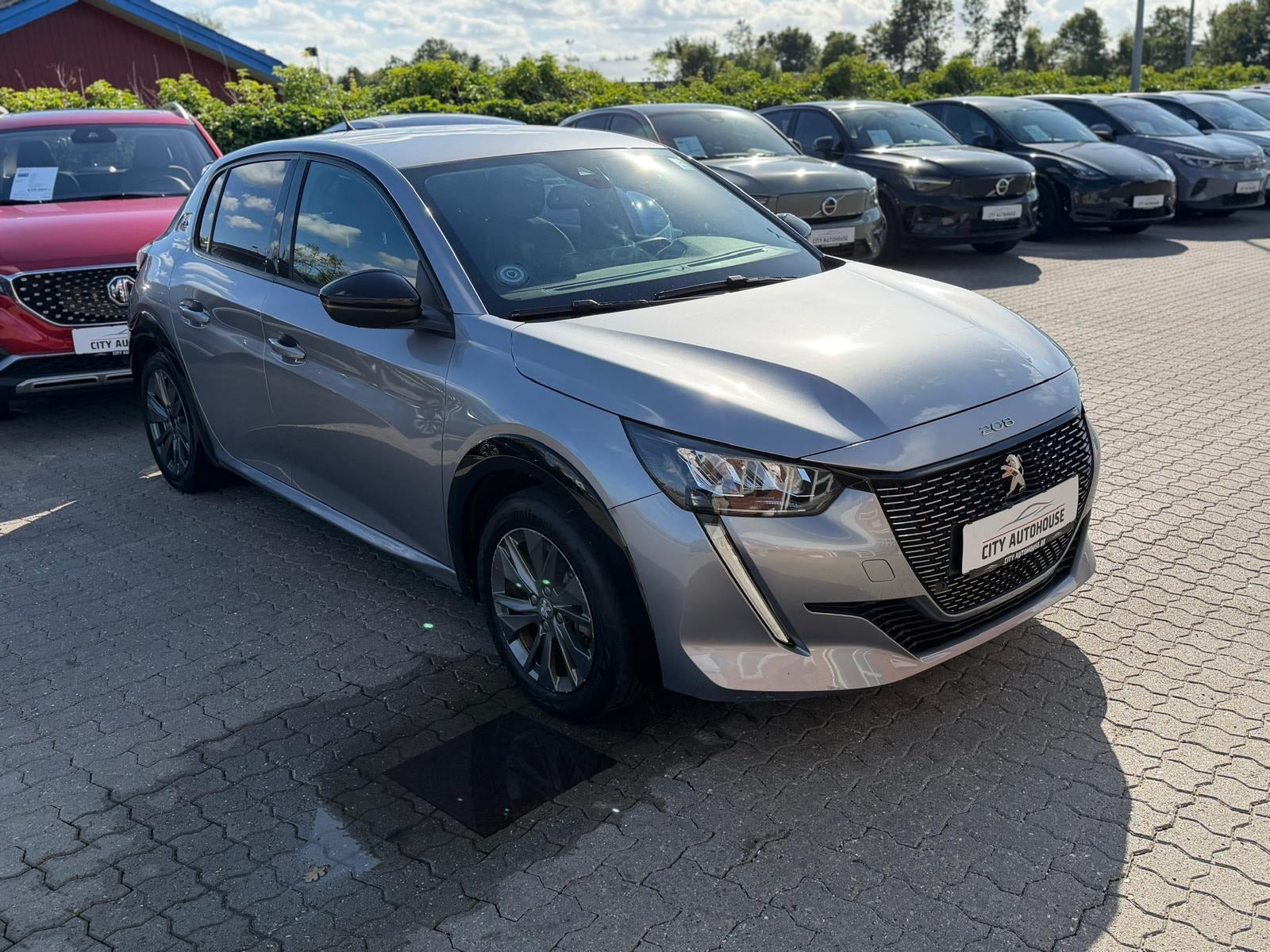 Sølv Peugeot e-208 fra 2022