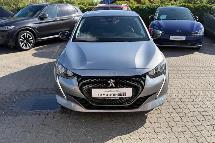 Sølv Peugeot e-208 fra 2022