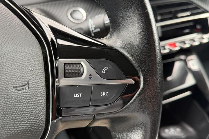 Sølv Peugeot e-208 fra 2022