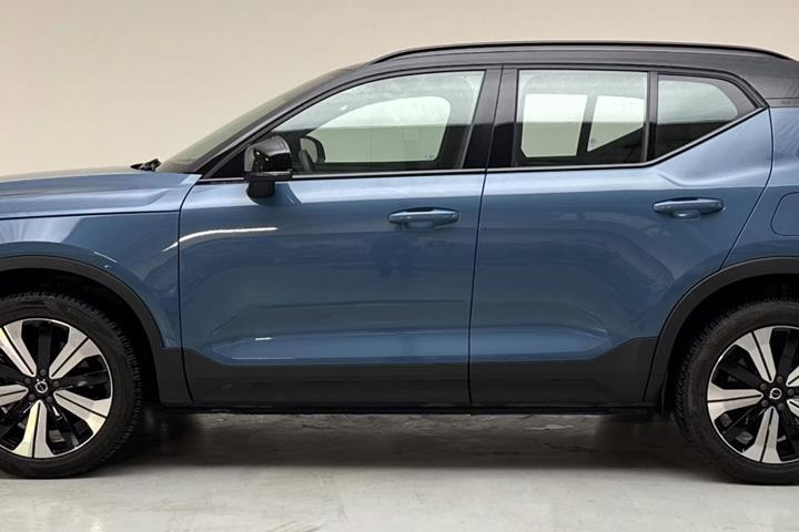 Blå Volvo XC40 fra 2023