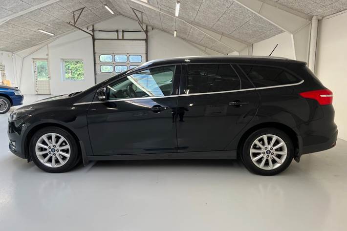 Sort Ford Focus fra 2017