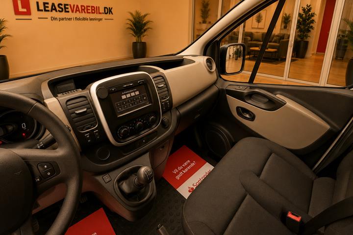 Hvid Renault Trafic T29 fra 2019