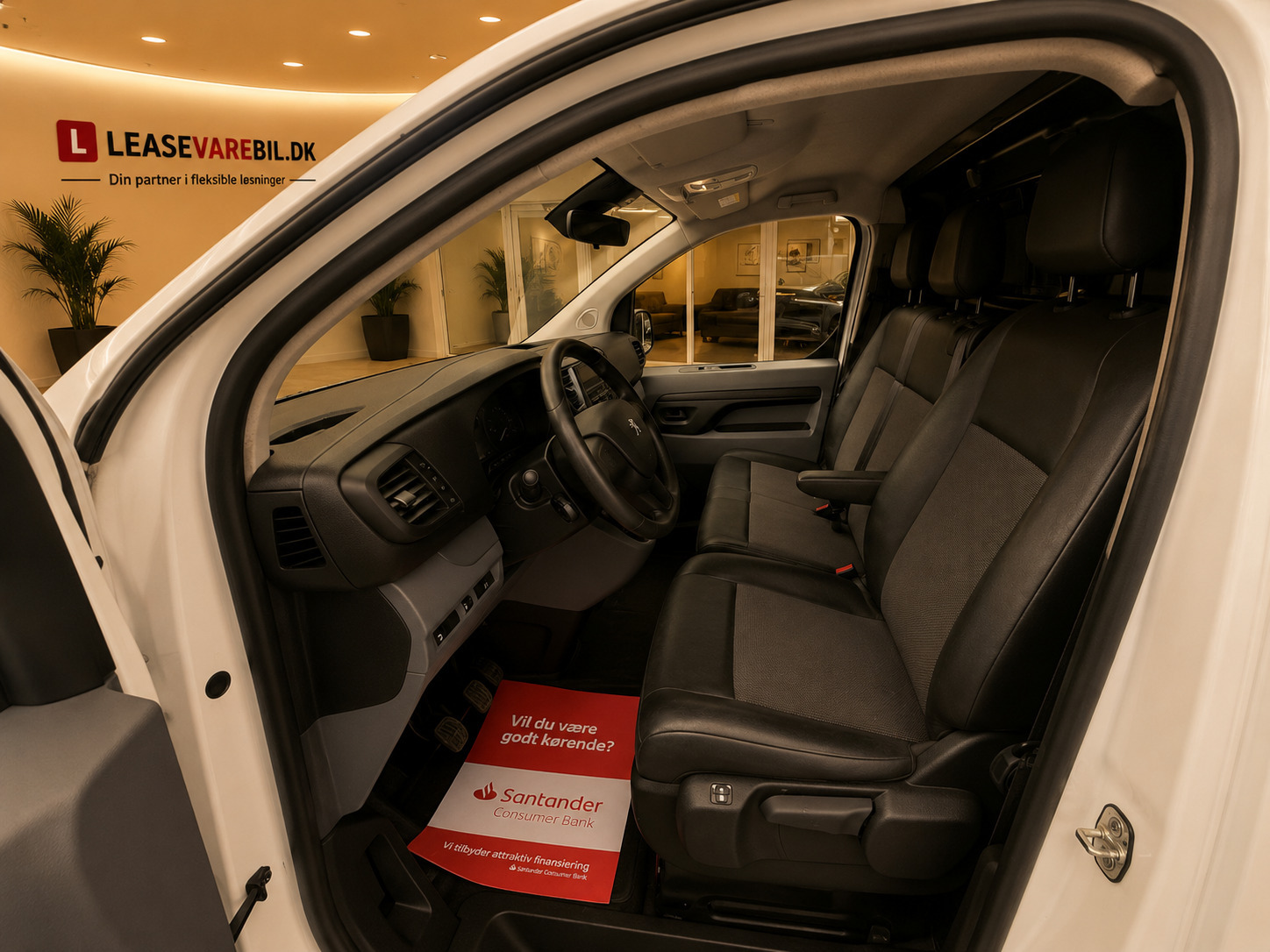 Hvid Peugeot Expert fra 2021