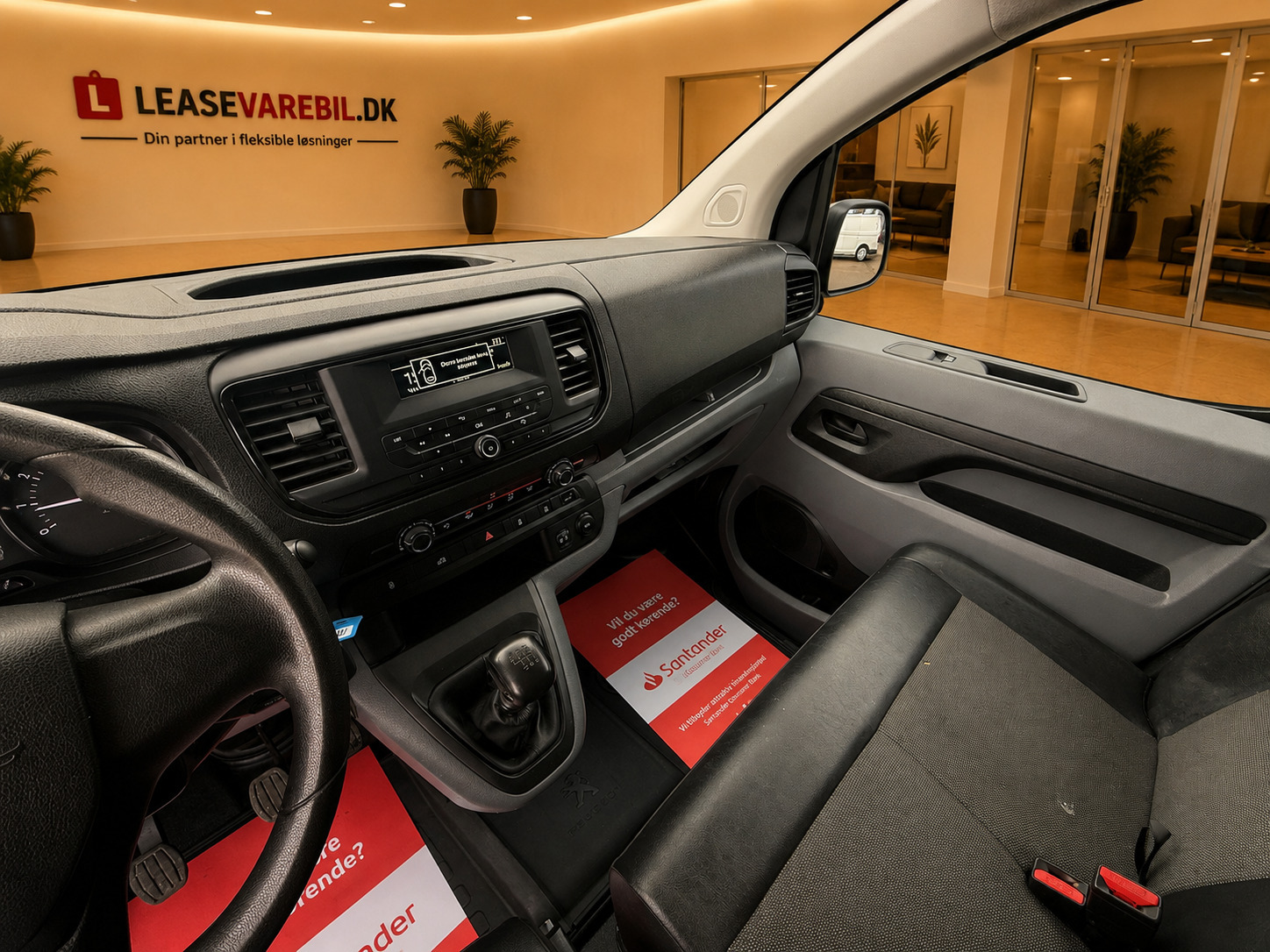 Hvid Peugeot Expert fra 2021