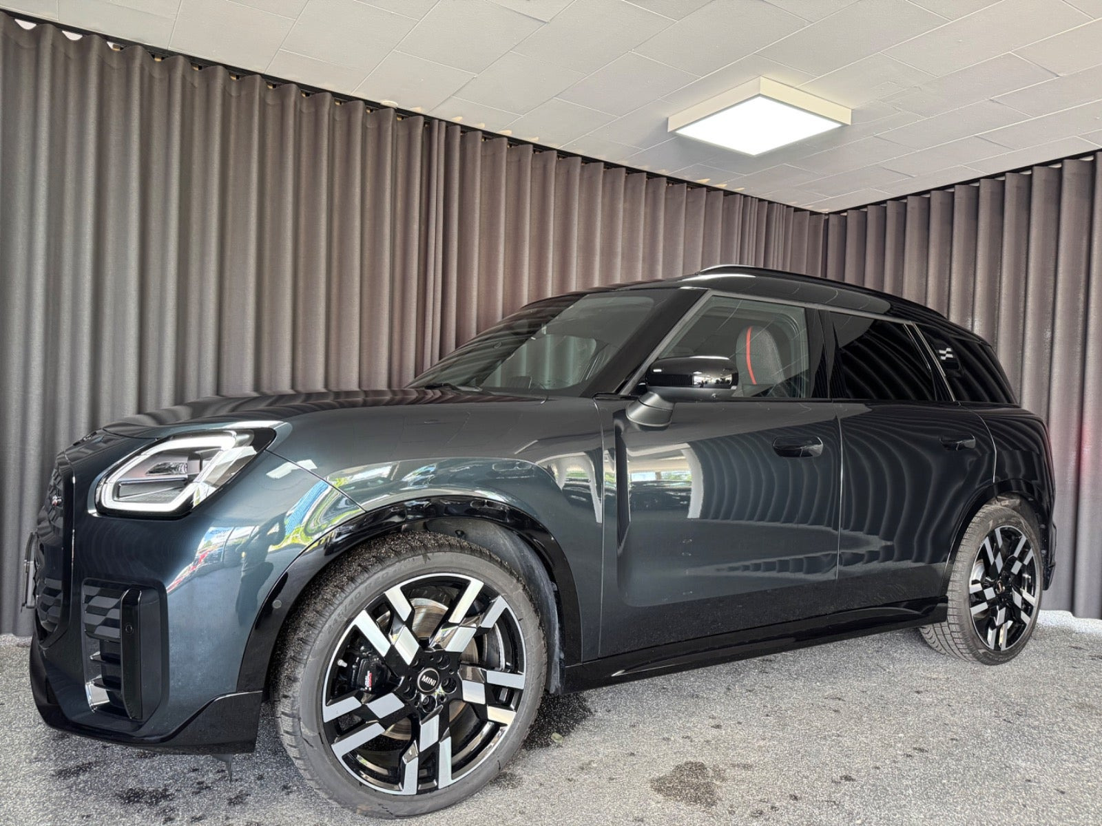 Grå Mini Countryman E fra 2025