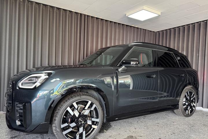Grå Mini Countryman E fra 2025