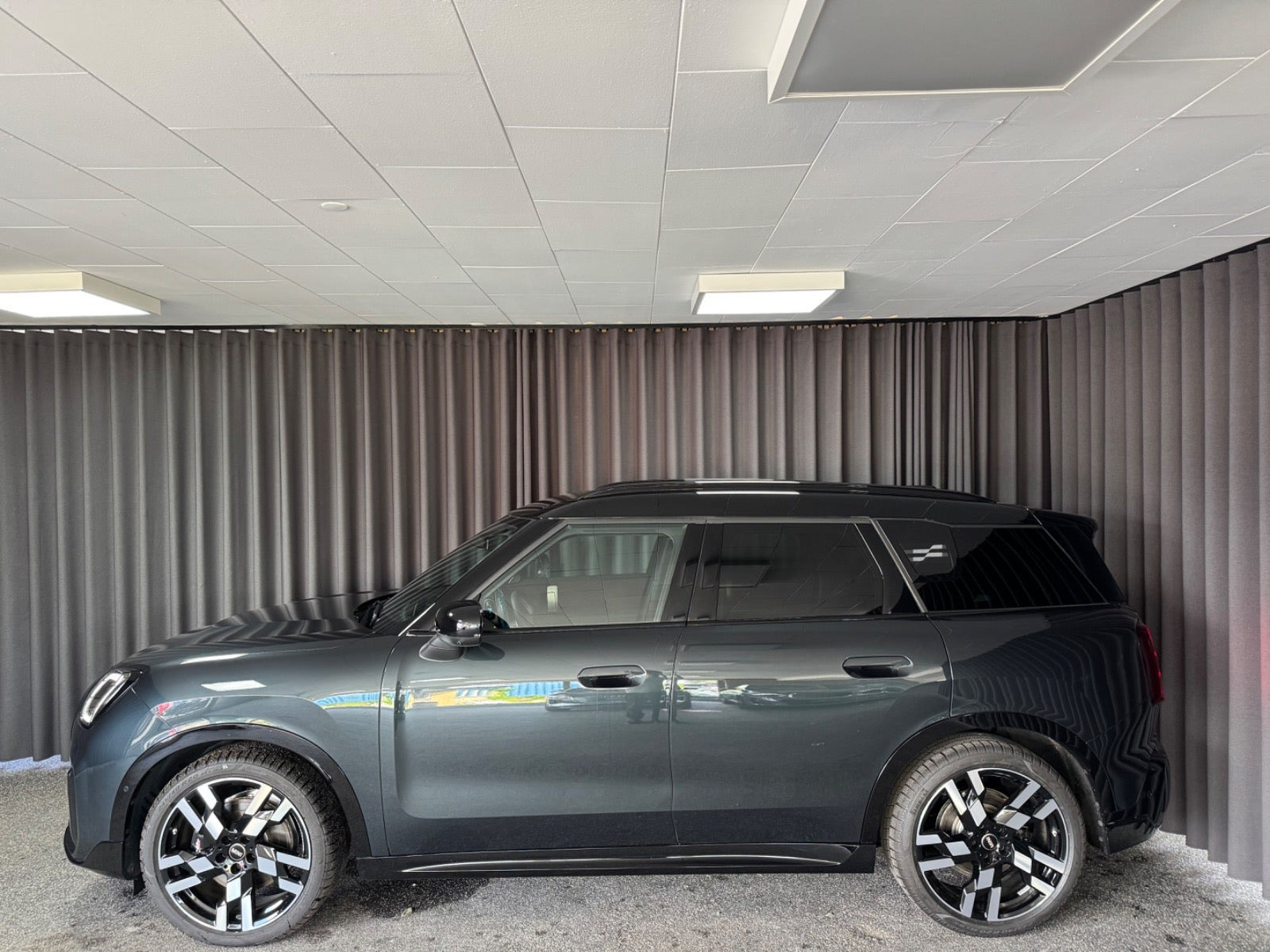 Grå Mini Countryman E fra 2025